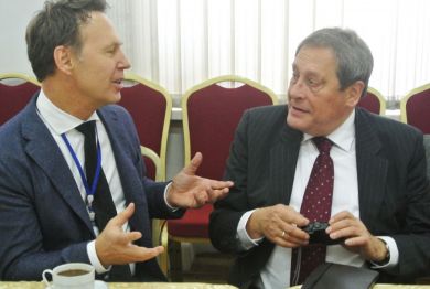 Dr. Martin Kamp (l.) und Ingenieur Bernhard Nimbach in der Medizinischen Universität 2017