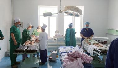 Das Team beim OP-Einsatz in Karabolo 2016